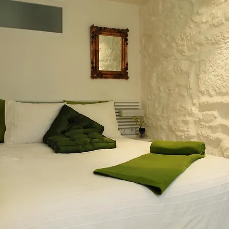 Green Home Apartment *